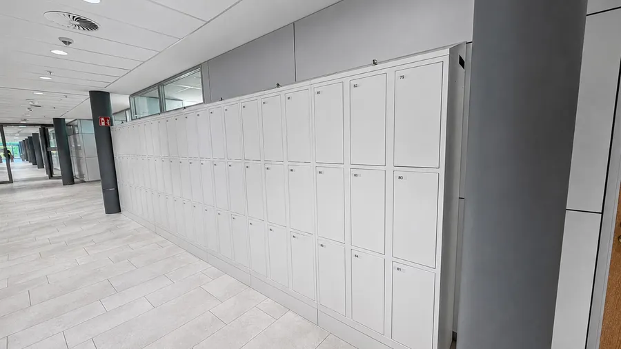 Möblierte Containeranlage für ein umfangreiches Einrichtungsprojekt