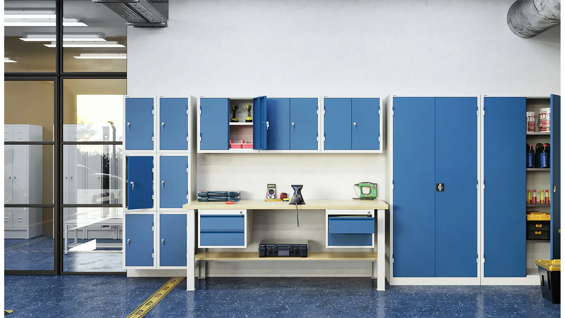 Werkbank mit blauen Werkstatt- und Hängeschränken